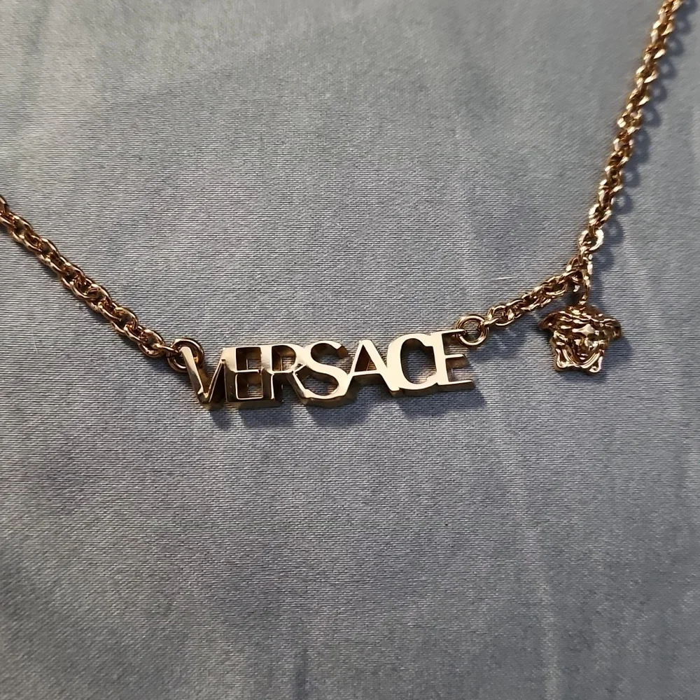 NWT AUTHENTIC VERSACE MEDUSA NECKLACE - Picture 2 of 16